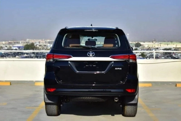 Toyota Fortuner SR5 2.7L V4 PTR 7SET