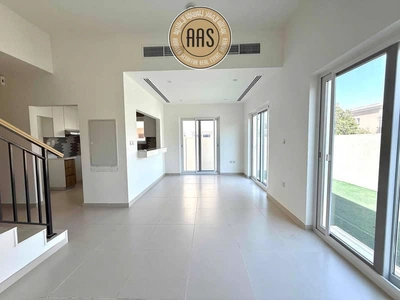 SINGLE ROW WITH LANDSCAPING 4BR+MAID VILLA FOR RENT-1