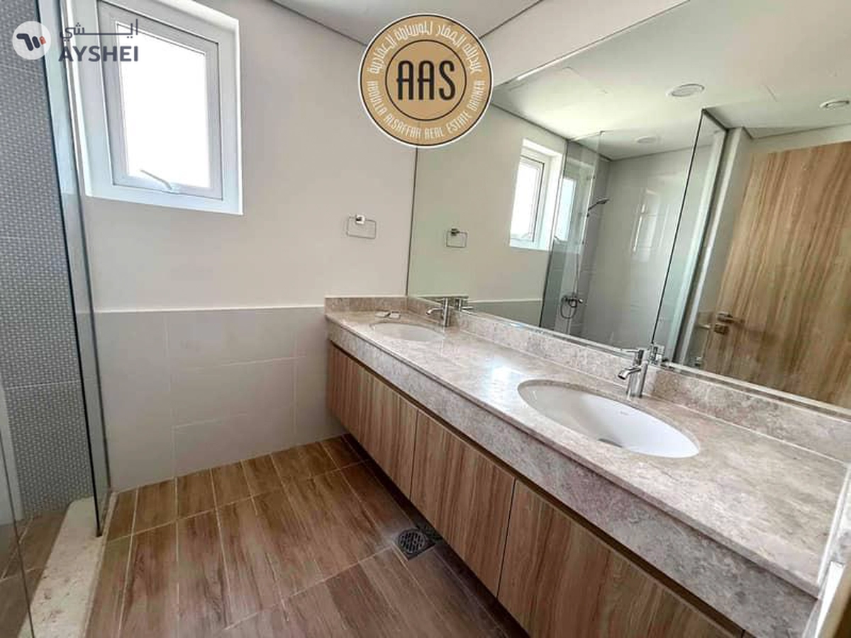 SINGLE ROW WITH LANDSCAPING 4BR+MAID VILLA FOR RENT-11-11
