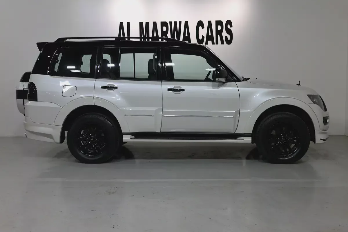 Mitsubishi Pajero Signature Edition 3.8 GLS 2020 | GCC Specs | Pristine Condition-6-6