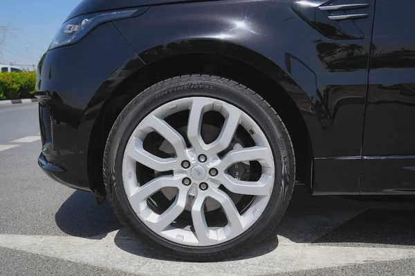 RANGE ROVER SPORT HSE DYNAMIC P360 2021!! GCC SPECS!! WELL MAINTAINED