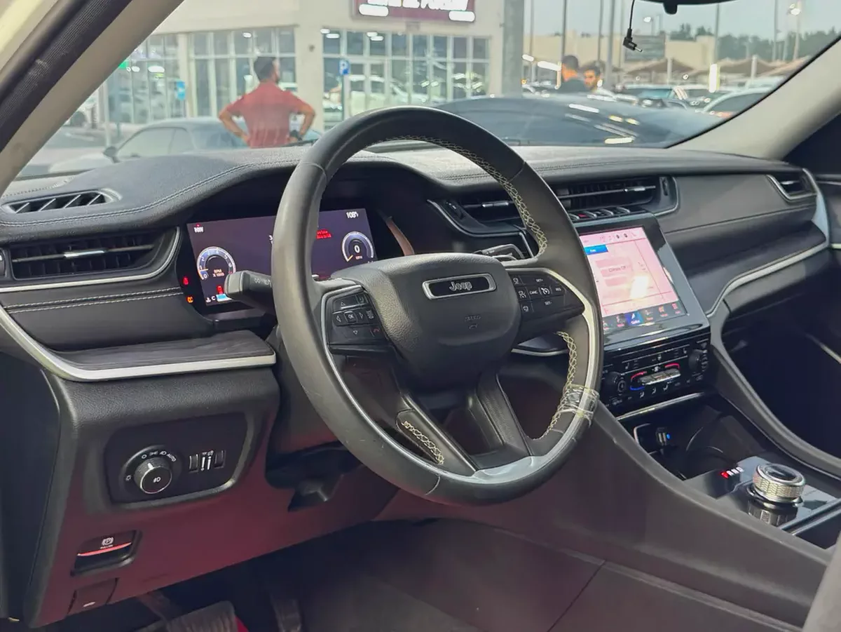 Stunning Jeep Cherokee Limited 2022 | American Specs | Low Mileage-7-7