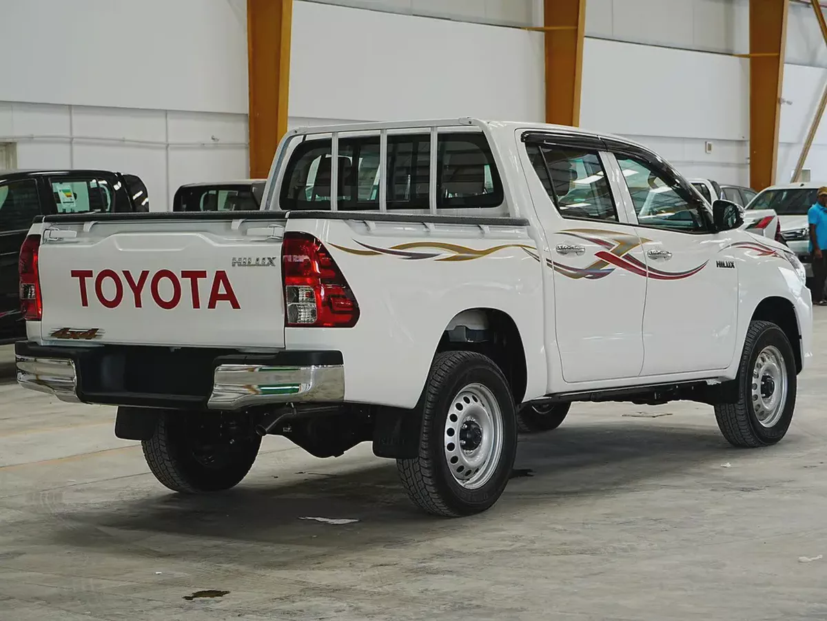 2026 HILUX DC PUP 4X2 2.7L PETROL AUTO BASIC PWR WIN GCC BRAND NEW 0KM-3-3