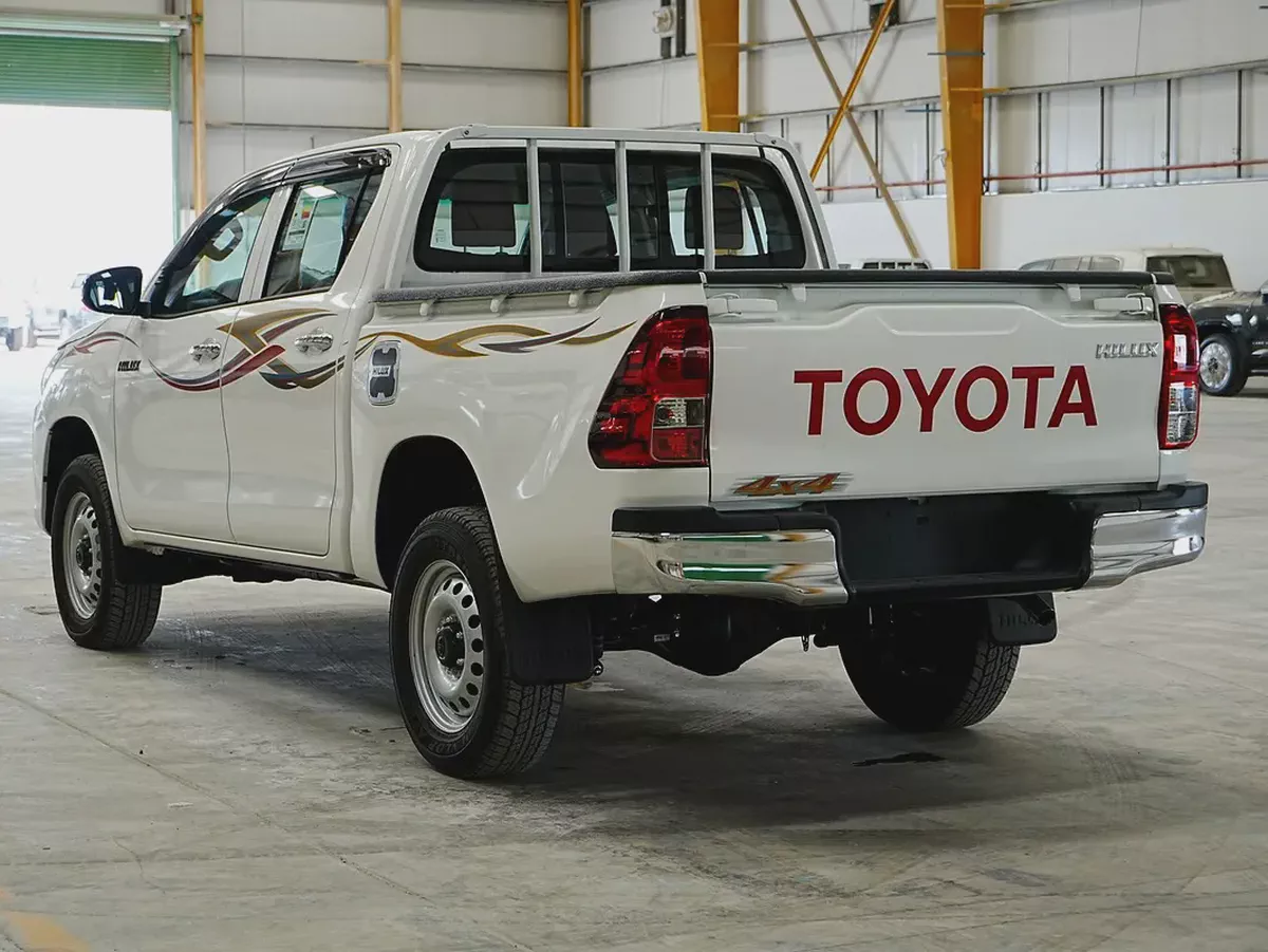 2026 HILUX DC PUP 4X2 2.7L PETROL AUTO BASIC PWR WIN GCC BRAND NEW 0KM-5-5