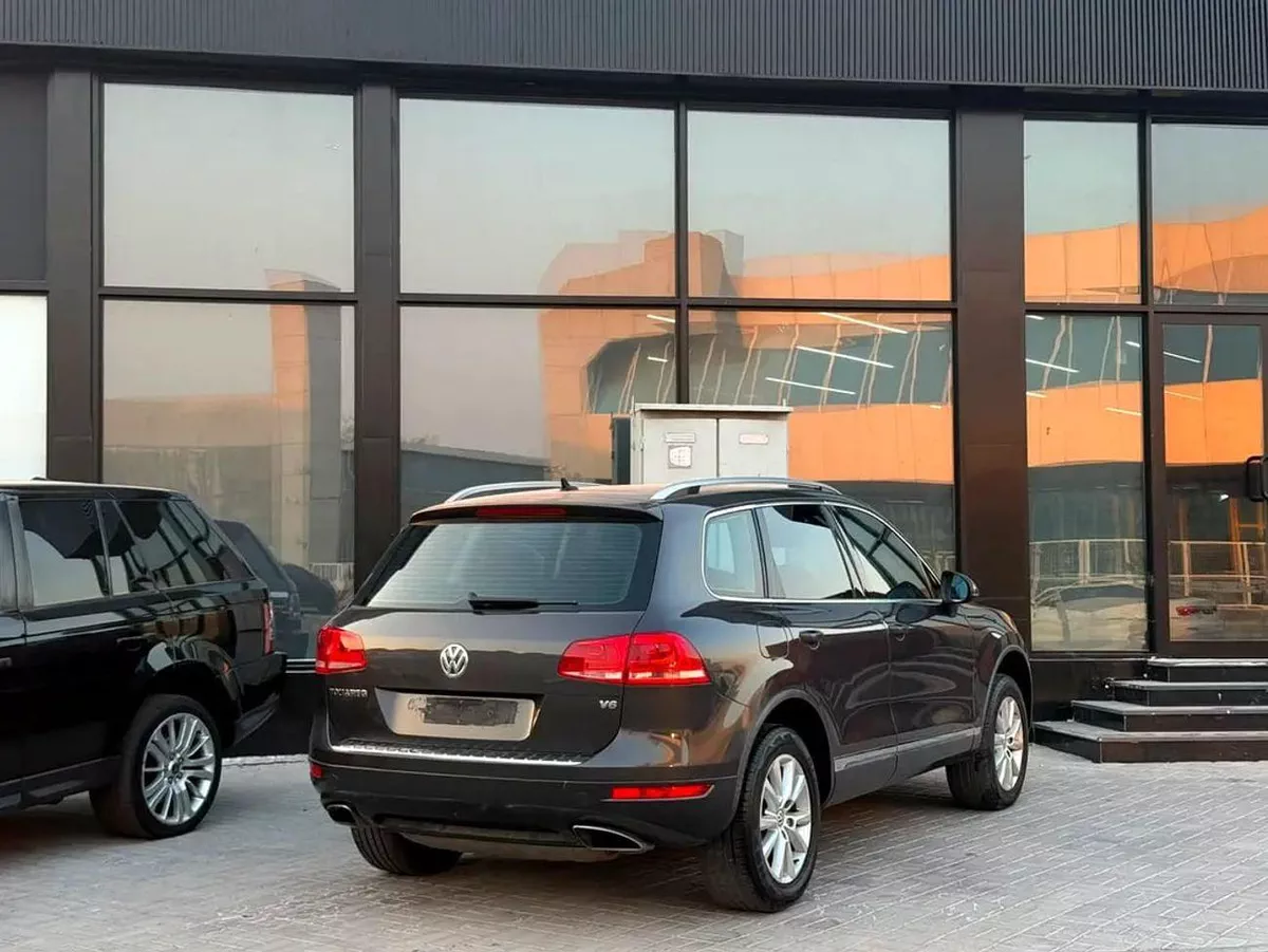 Volkswagen Touareg P1 Pristine Highline | GCC Specs | Low Mileage-2-0