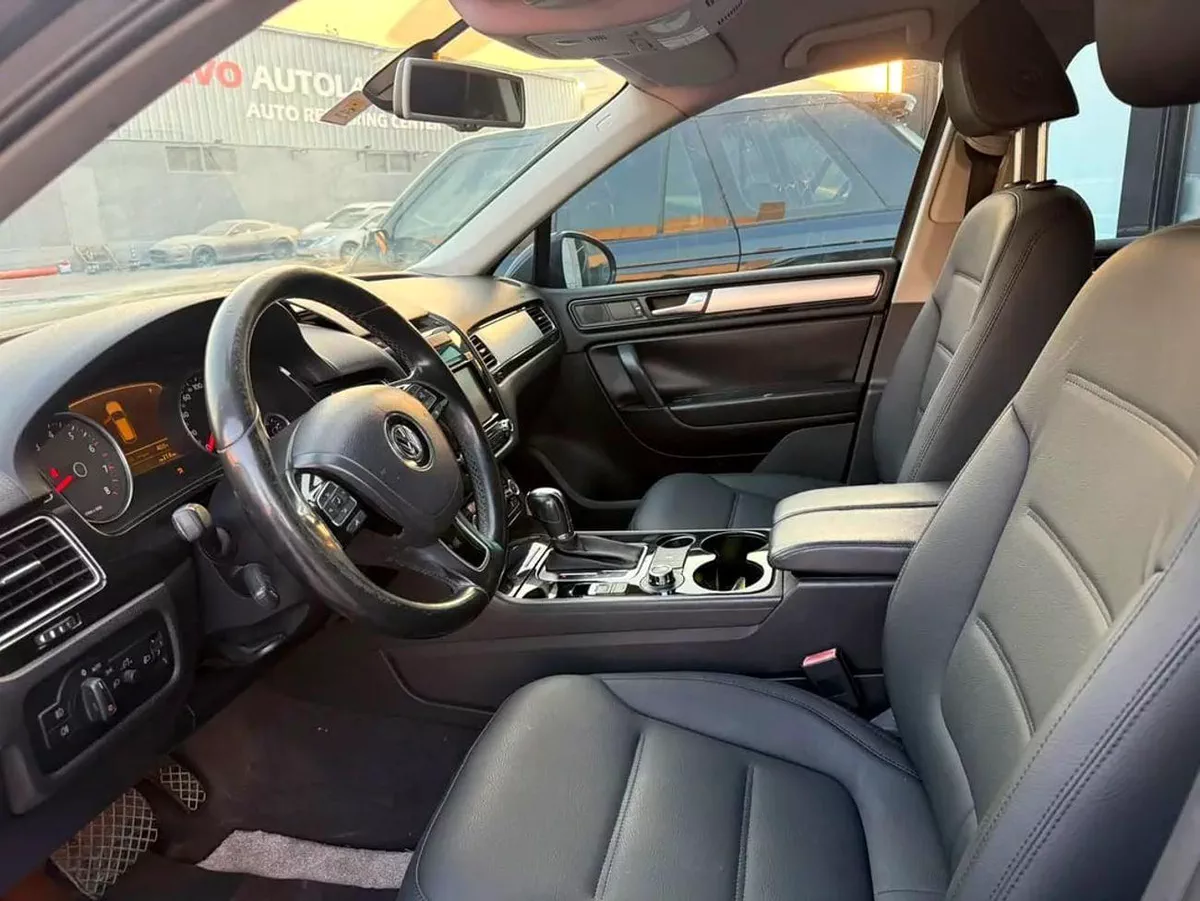 Volkswagen Touareg P1 Pristine Highline | GCC Specs | Low Mileage-8-0