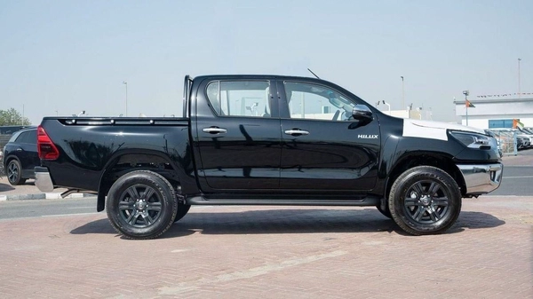 Toyota Hilux TOYOTA HILUX 2.7L petrol manual 2023