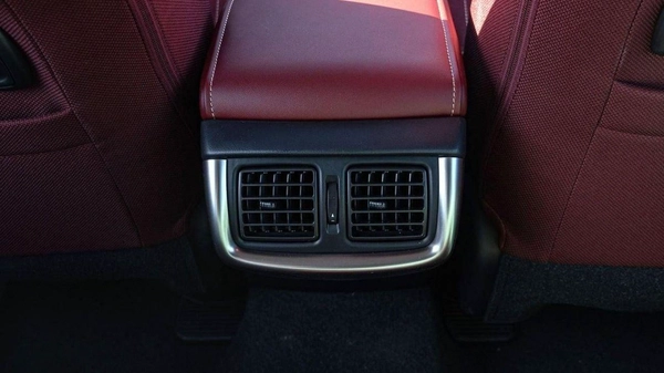 Toyota Hilux TOYOTA HILUX 2.7L petrol manual 2023