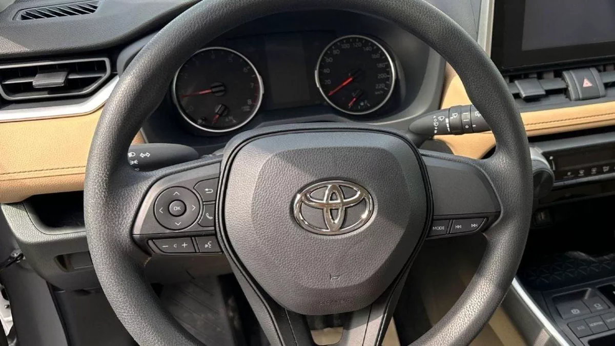 Toyota RAV4 LE RAV4 2.0L 2WD AT LE-7-0