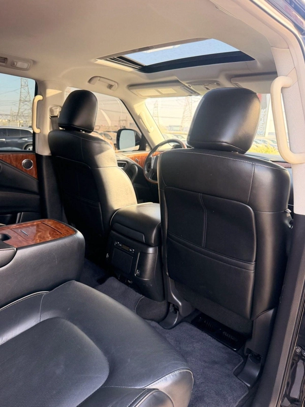 Infiniti QX80 LUXURY 4WD Full option
