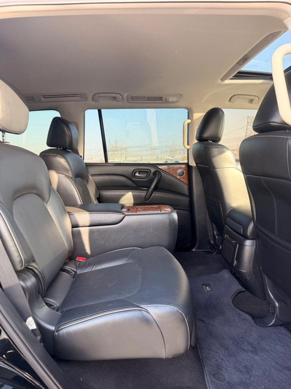 Infiniti QX80 LUXURY 4WD Full option