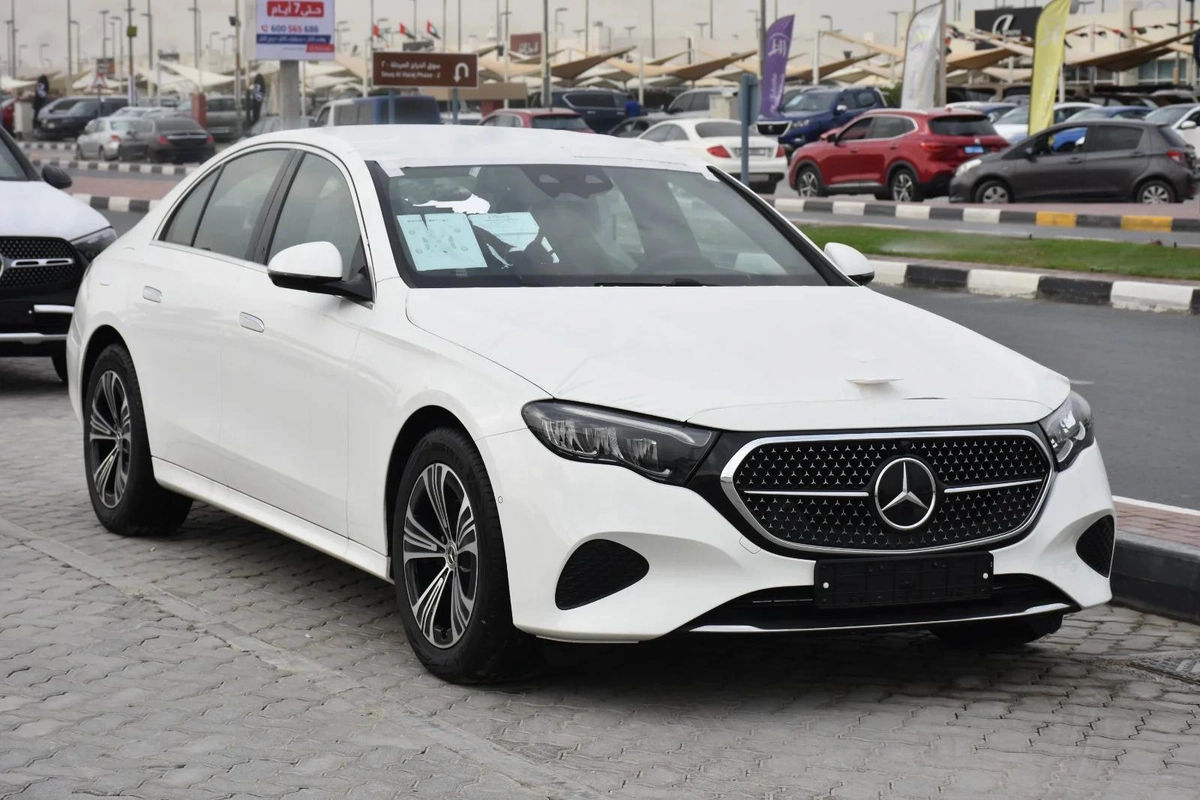 MERCEDES BENZ E200 2026 | WHITE-13-13