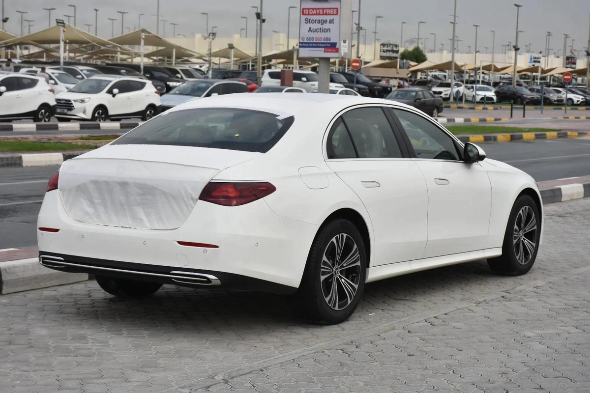 MERCEDES BENZ E200 2026 | WHITE-19-19