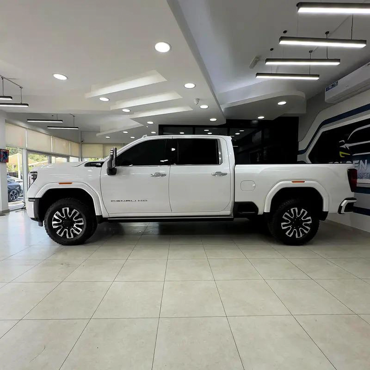 GMC Sierra 3500 HD Denali-13-13