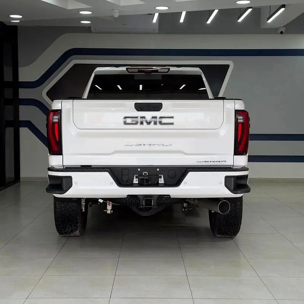 GMC Sierra 3500 HD Denali-4-4
