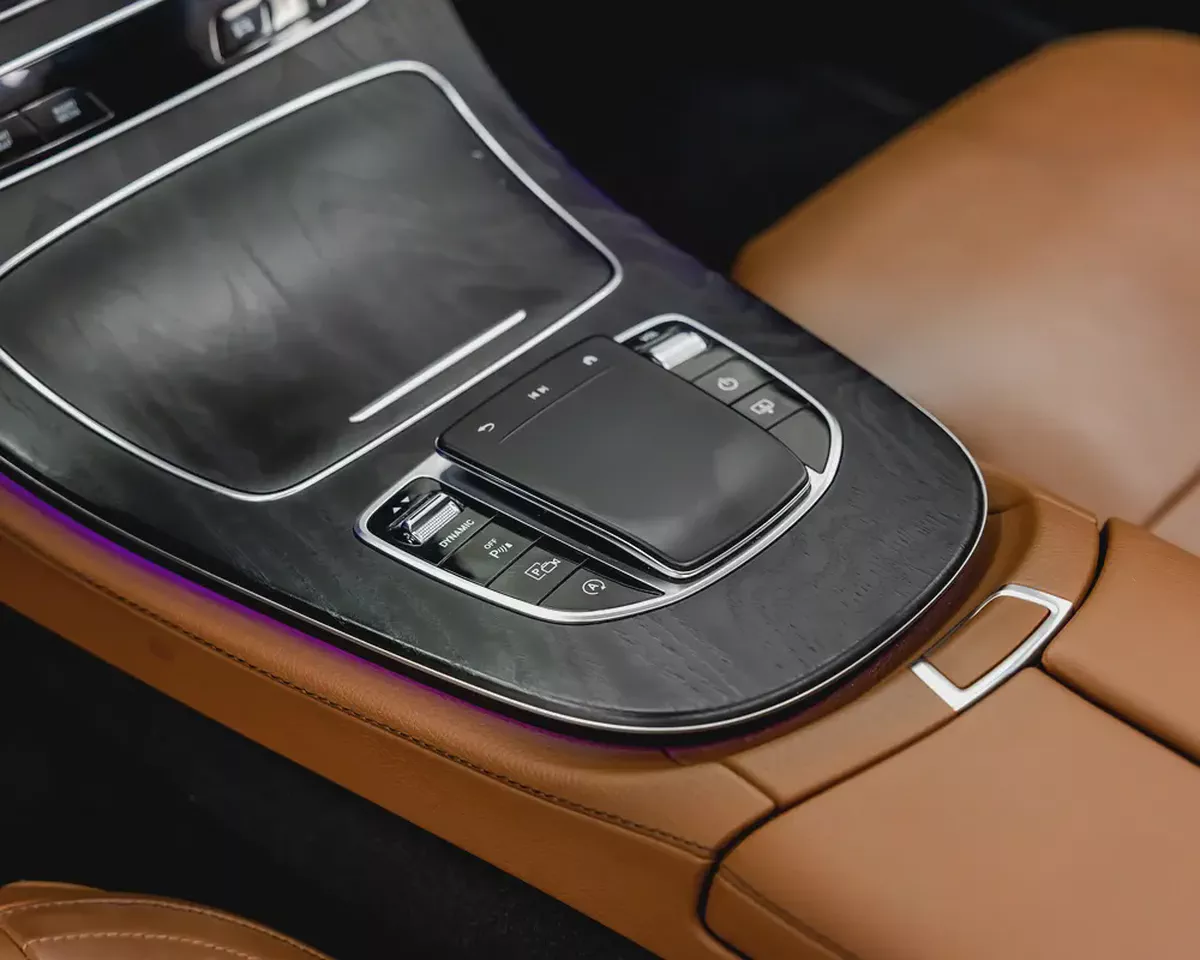 MERCEDES E300 AMG KIT - 2023 - GCC - GARGASH WARRANTY AND SERVICE CONTRACT TILL 5/2028-14-14