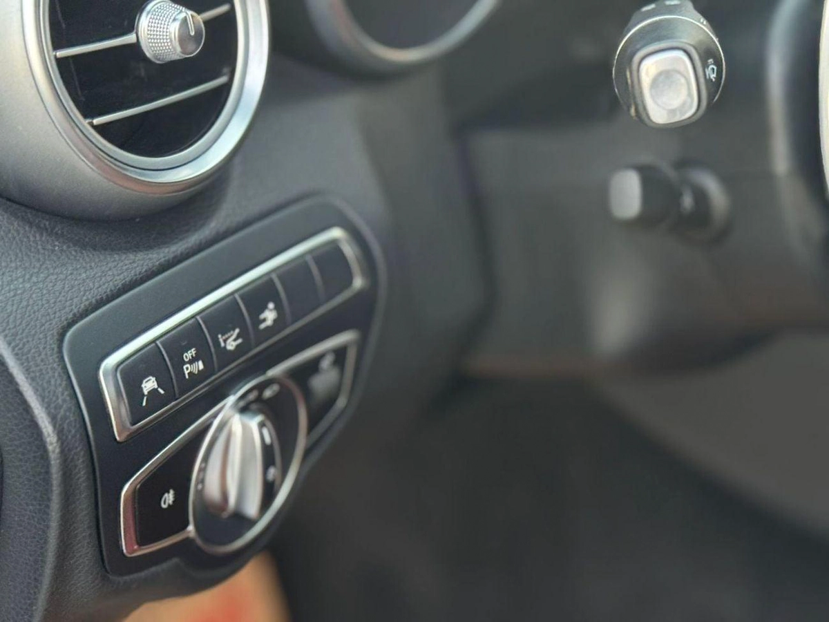 Mercedes-Benz C 43 AMG Std 3.0L-8-8