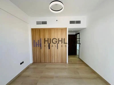 Stunning 2BR | Fitted Kitchen | With Dishwasher-1