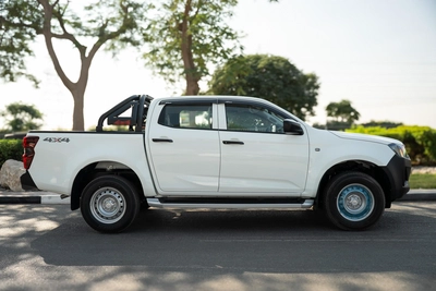 ISUZU DMAX RG CREW 1.9L PICKUP 4x4 MANUAL 2026 WHITE DIESEL-3
