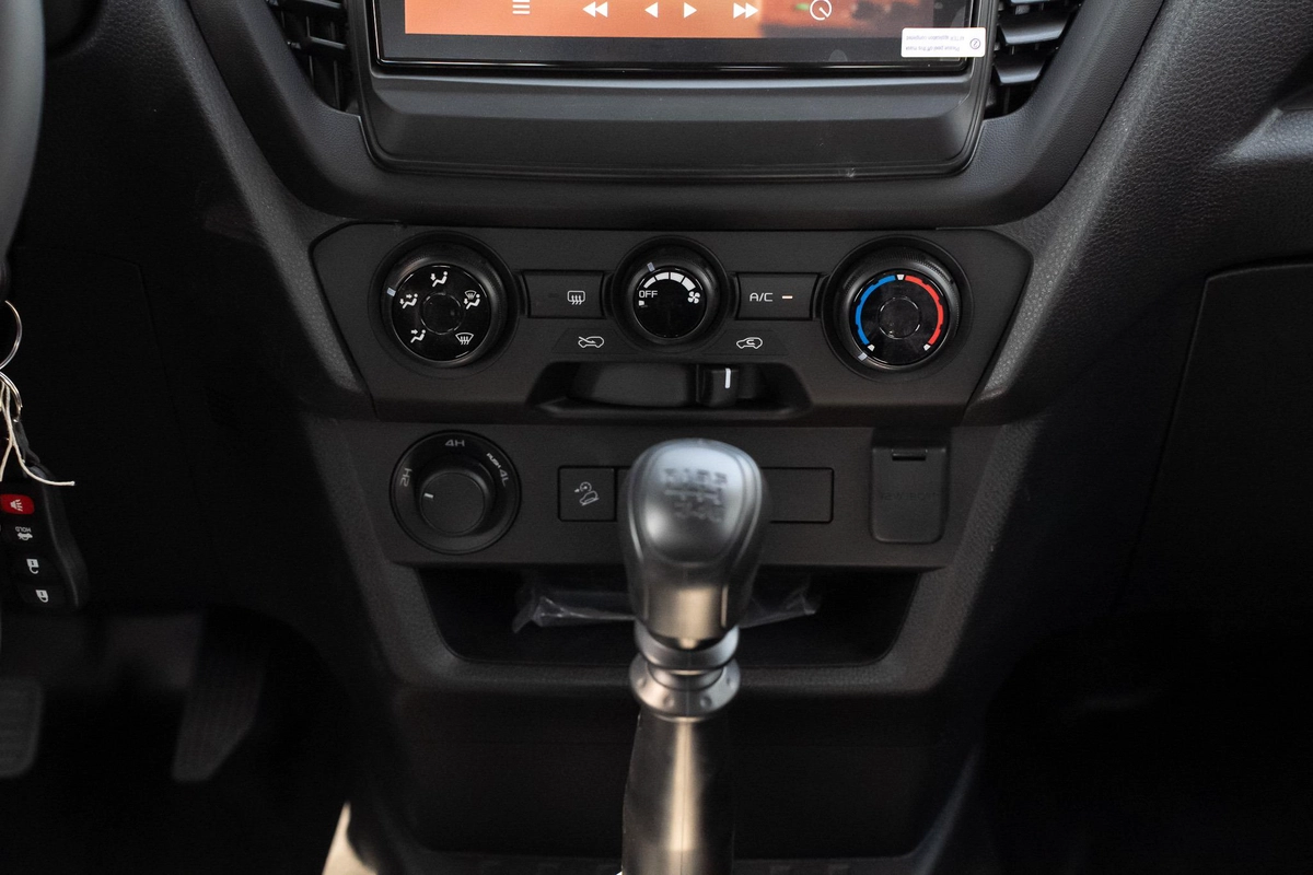 ISUZU DMAX RG CREW 1.9L PICKUP 4x4 MANUAL 2026 WHITE DIESEL-24-24