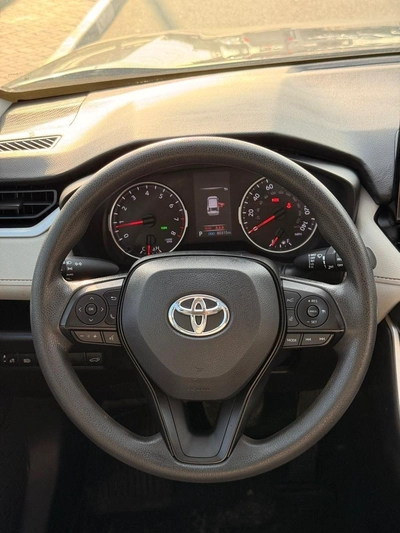 Toyota RAV4 XLE Full Option 2022 with sunroof, push start-10