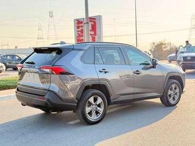 Toyota RAV4 XLE Full Option 2022 with sunroof, push start-2