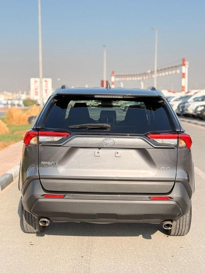 Toyota RAV4 XLE Full Option 2022 with sunroof, push start-3