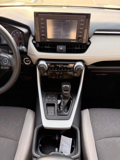 Toyota RAV4 XLE Full Option 2022 with sunroof, push start-6