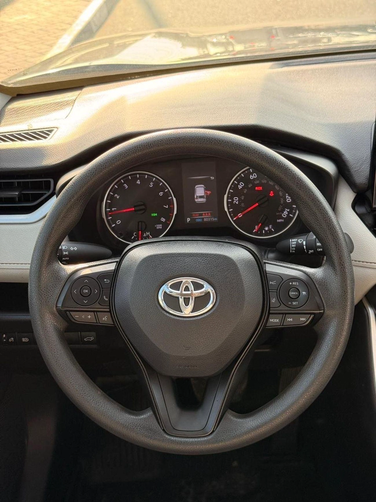 Toyota RAV4 XLE Full Option 2022 with sunroof, push start-10-0
