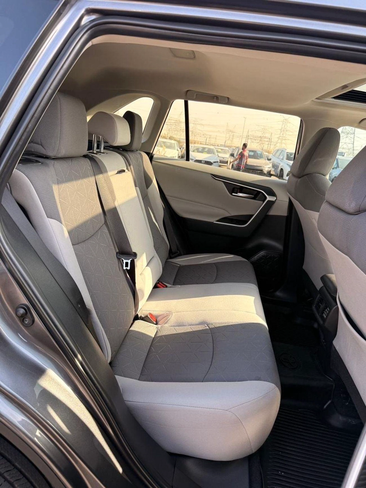 Toyota RAV4 XLE Full Option 2022 with sunroof, push start-15-0
