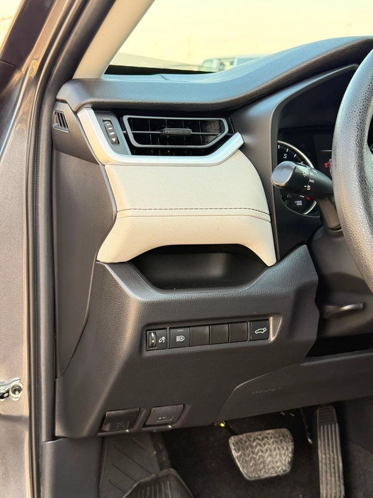 Toyota RAV4 XLE Full Option 2022 with sunroof, push start-18-0