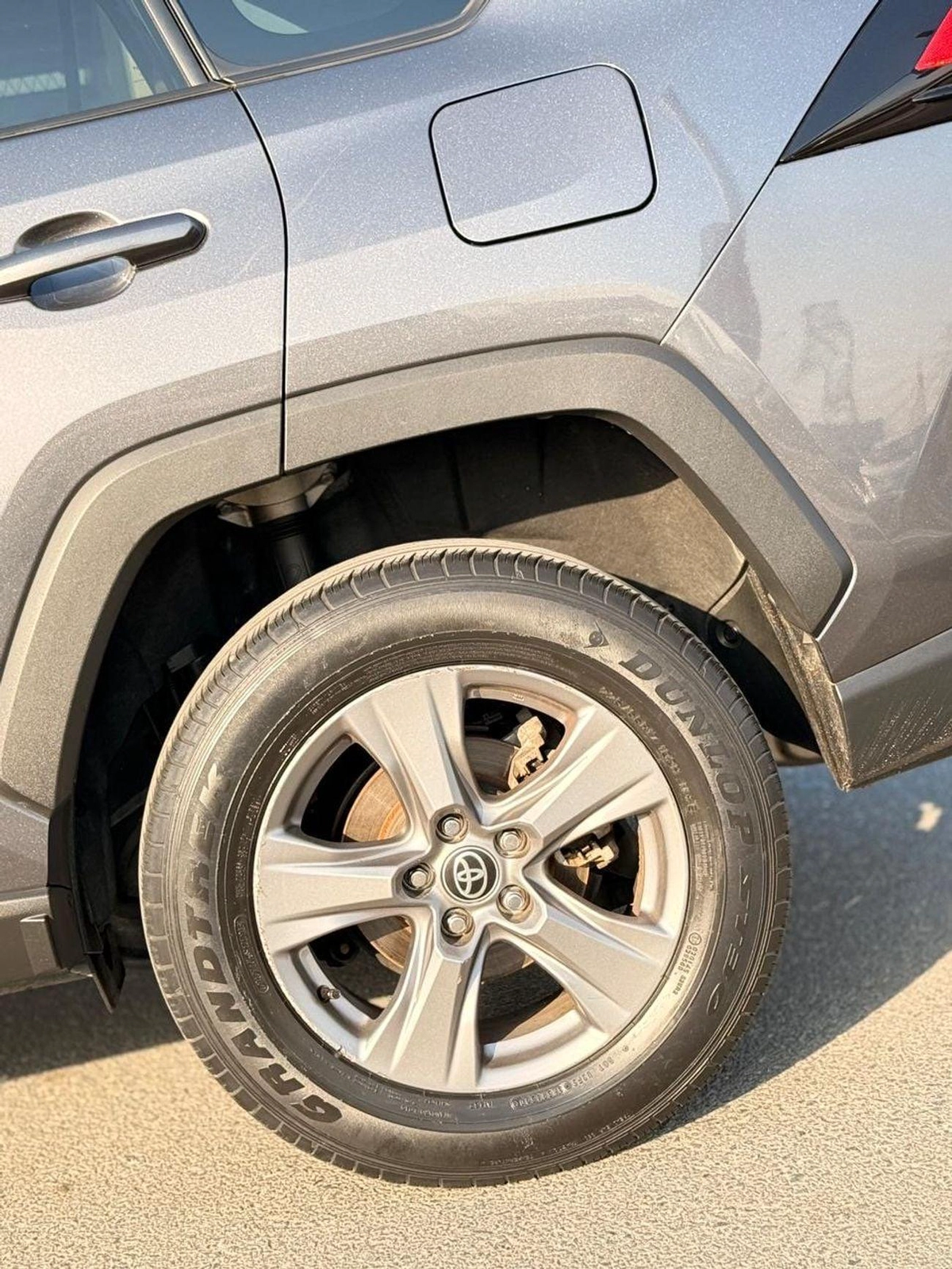 Toyota RAV4 XLE Full Option 2022 with sunroof, push start-19-0
