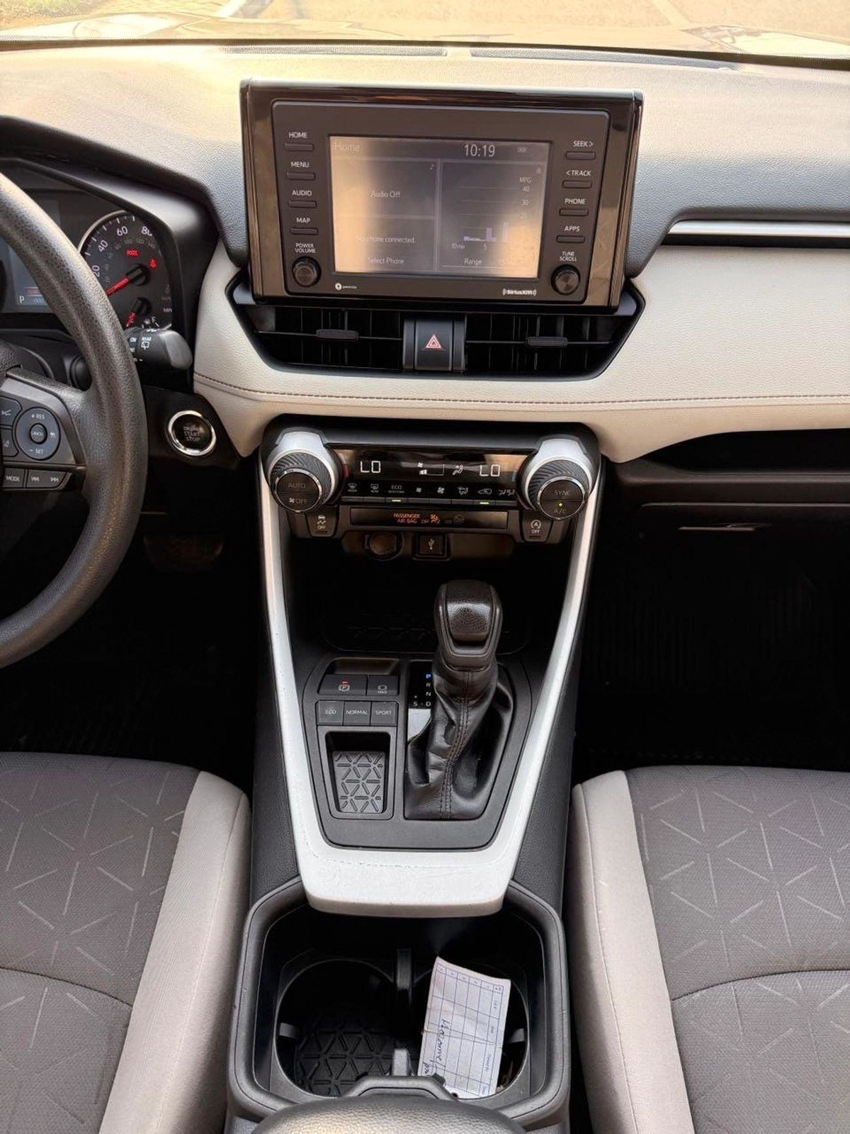 Toyota RAV4 XLE Full Option 2022 with sunroof, push start-6-0