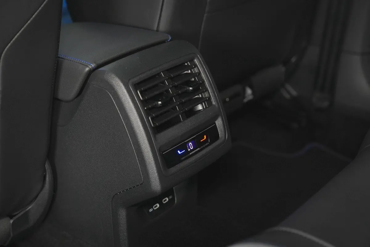 2022 - Volkswagen Golf R - Low mileage | With warranty for 129,000.00 AED-19-19