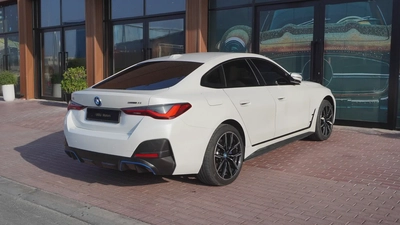 2024 BMW i4 eDrive 35 | Full Electric | GCC Specs | Very Low Mileage-3