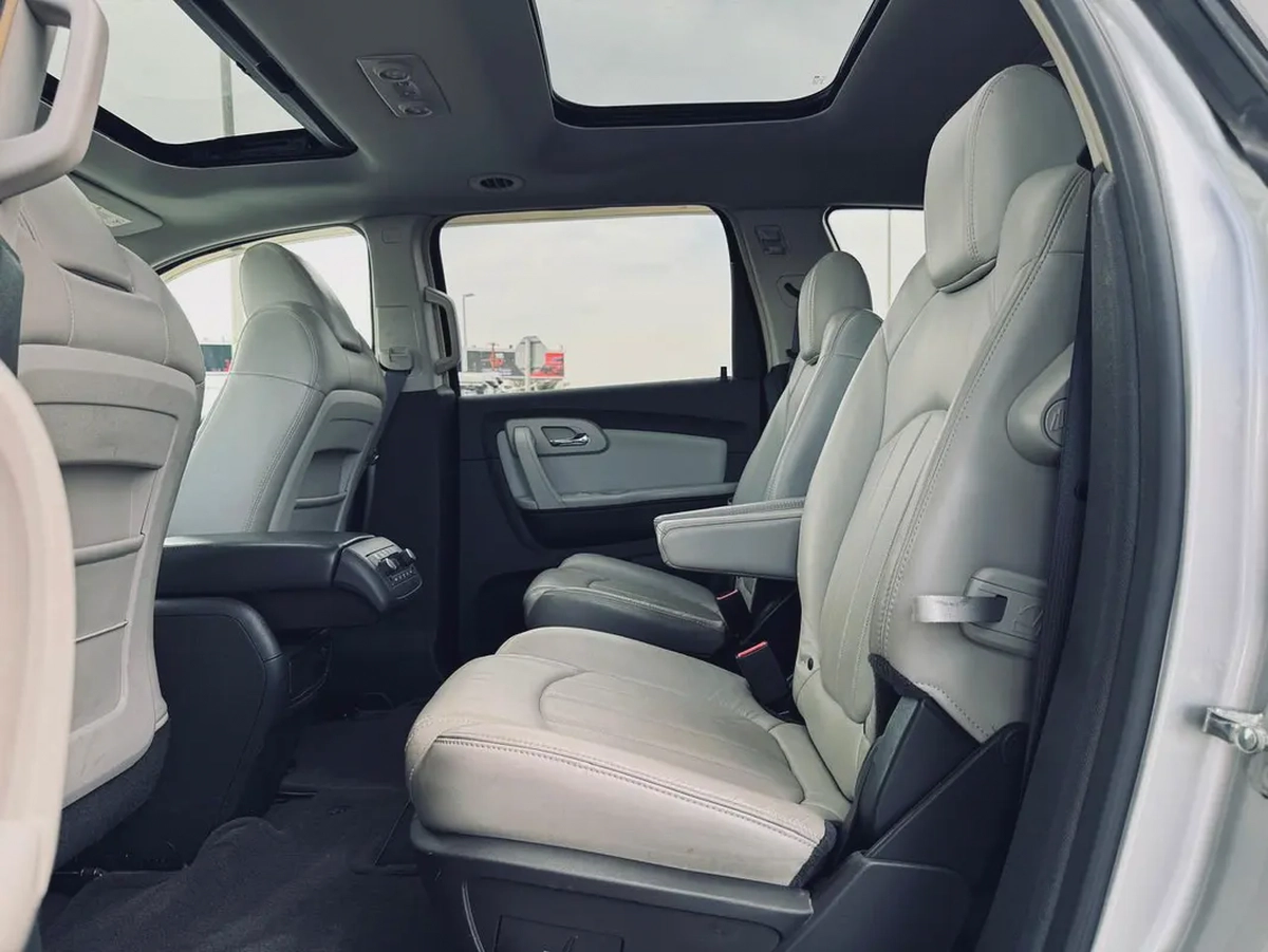 CHEVROLET TRAVERSE | 2009 | FULL OPTION | CLEAN CAR FRESH JAPAN IMPORT