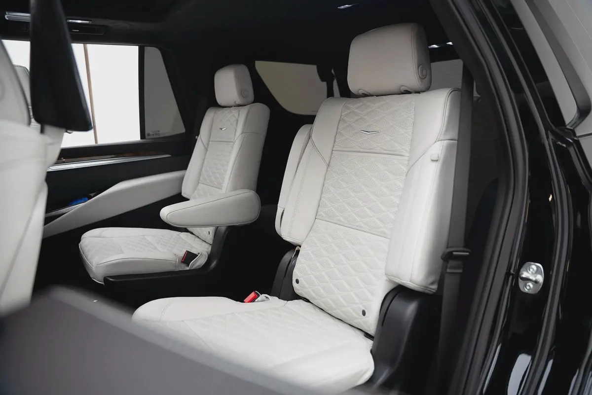 2025 CADILLAC ESCALADE 600 SPORT PLATINUM WITH WARRANTY AND SERVICE CONTRACT-15-15