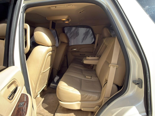 Gulf Specs 2011 CADILLAC ESCALADE PLATINUM 7-Seater, 6.2Litre V8