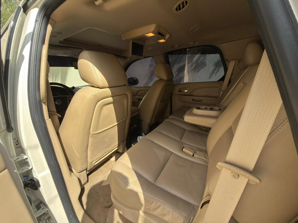 Gulf Specs 2011 CADILLAC ESCALADE PLATINUM 7-Seater, 6.2Litre V8