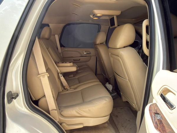 Gulf Specs 2011 CADILLAC ESCALADE PLATINUM 7-Seater, 6.2Litre V8
