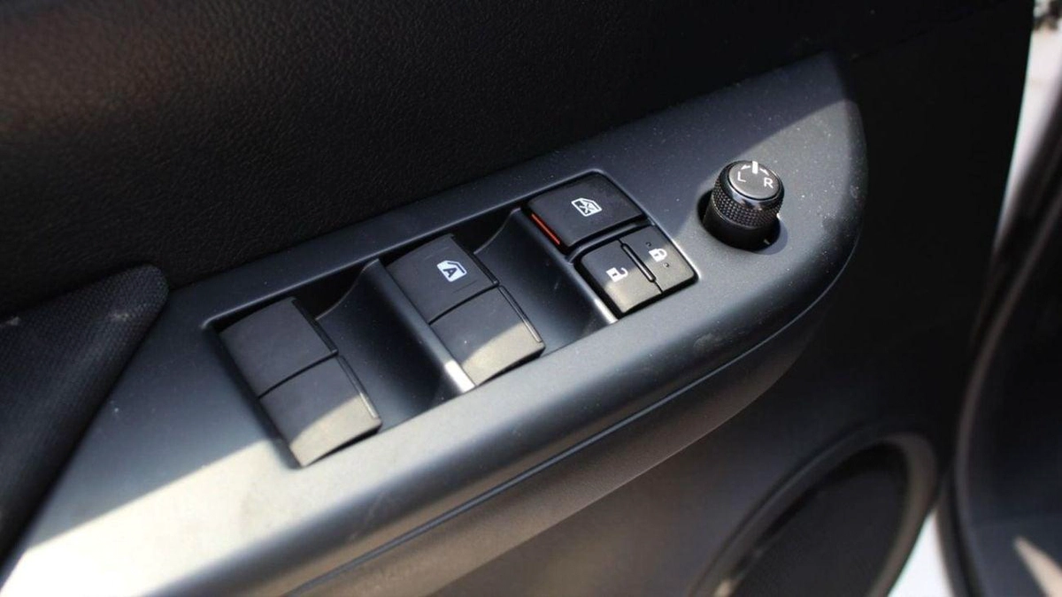 Toyota Hilux GL HILUX 2.7L MANUAL-13-0