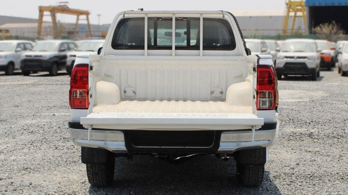 Toyota Hilux GL HILUX 2.7L MANUAL-6-0