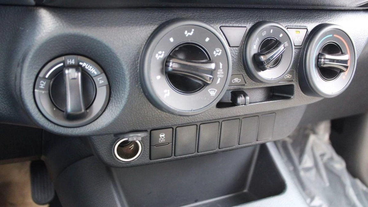 Toyota Hilux GL HILUX 2.7L MANUAL-8-0