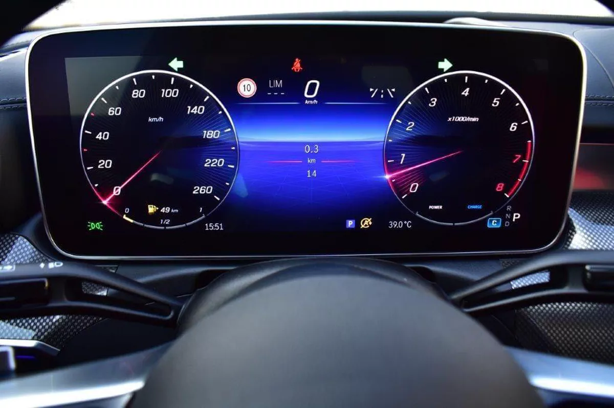 2023 Mercedes-Benz C 200 – Black Exterior, Red Interior-8-8