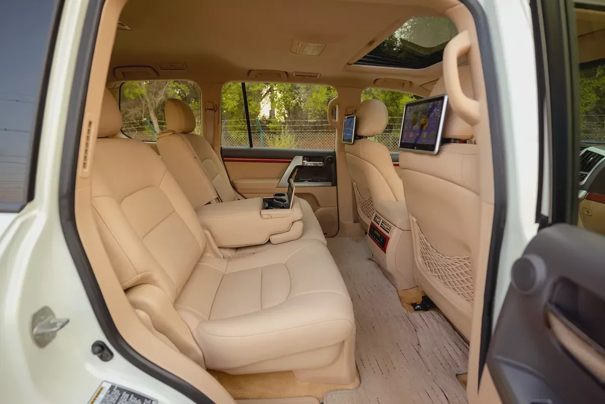 Land Cruiser VXR | 5.7L | GCC Specs | REF #T26651-12-12