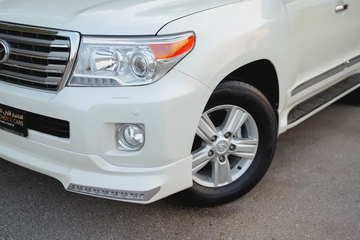 Land Cruiser VXR | 5.7L | GCC Specs | REF #T26651-2-2