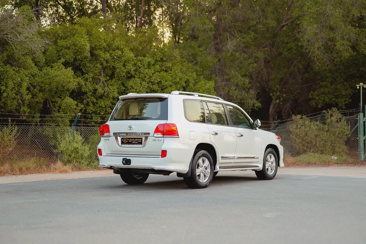 Land Cruiser VXR | 5.7L | GCC Specs | REF #T26651-3-3