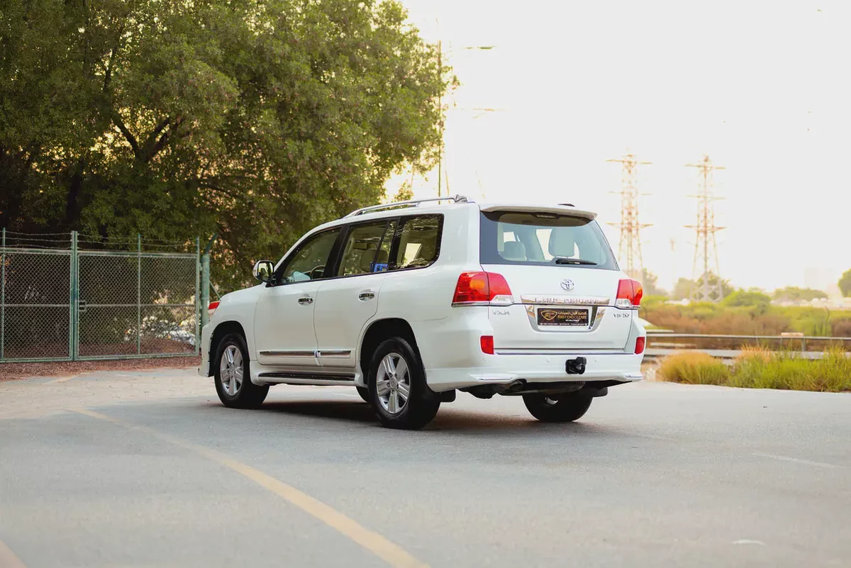 Land Cruiser VXR | 5.7L | GCC Specs | REF #T26651-4-4