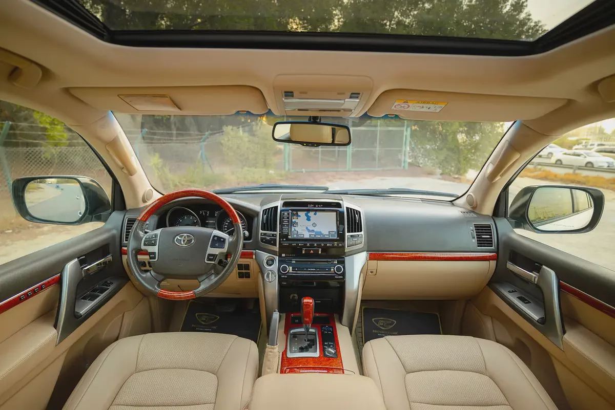 Land Cruiser VXR | 5.7L | GCC Specs | REF #T26651-7-7