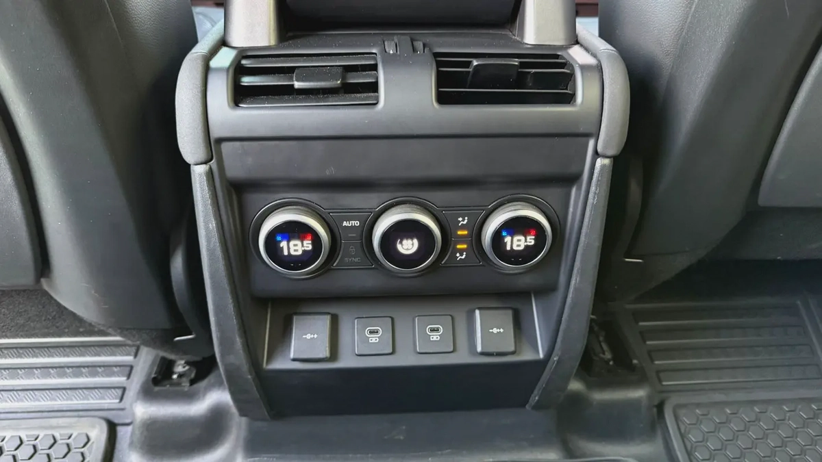 Land Rover Defender 110 SE P400 2022 | American Specs | Clean Title Pristine Condition-9-9